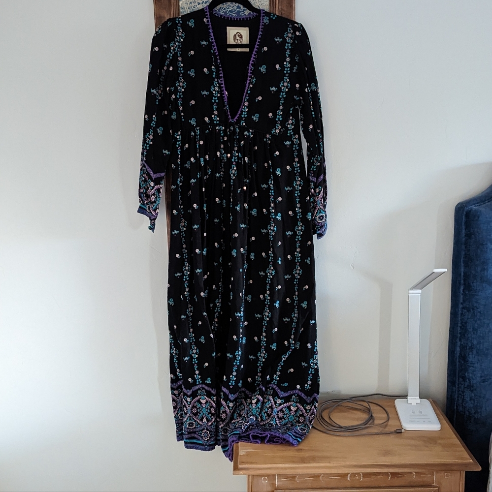 Chasing Unicorns maxi dress EUC size XS